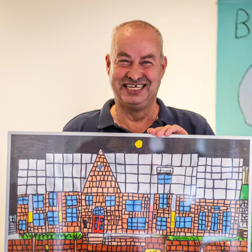Bardo staat met zijn eigen kunst in het museum